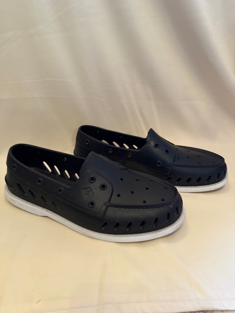 Sperry Navy Blue Slip-On Boat Shoes with White Sole in excellent Condition,